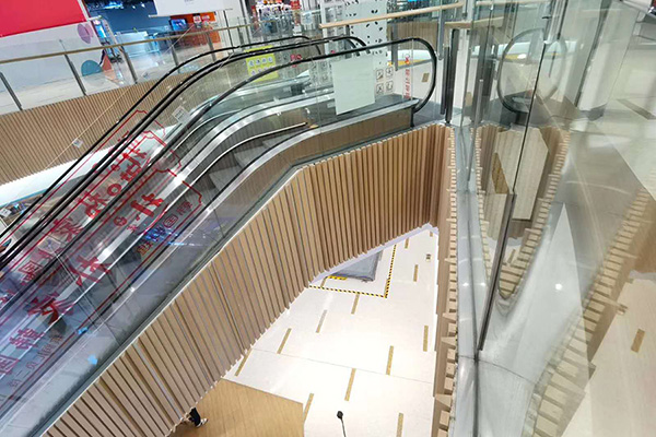 大型商场铝板装饰幕墙吊顶效果8