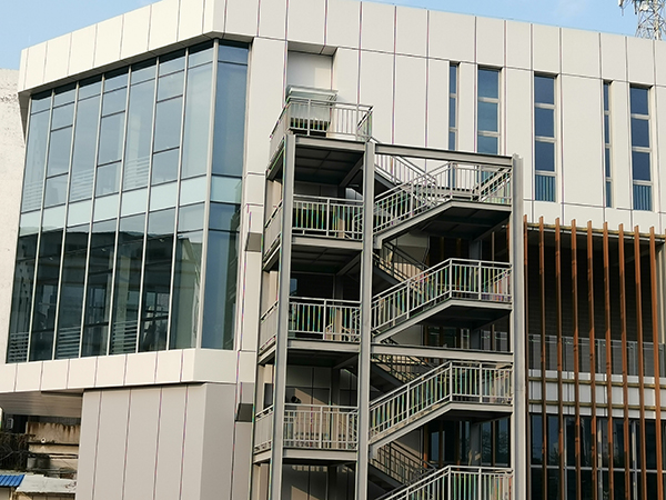 铝单板结合方通幕墙