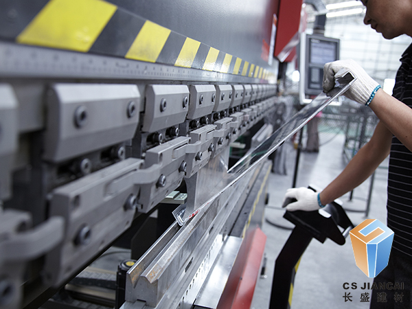 铝单板厂家车间师傅